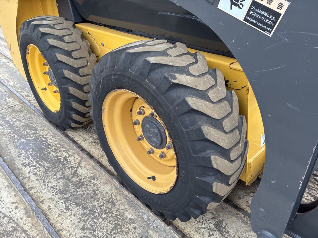 L215-NDM440790