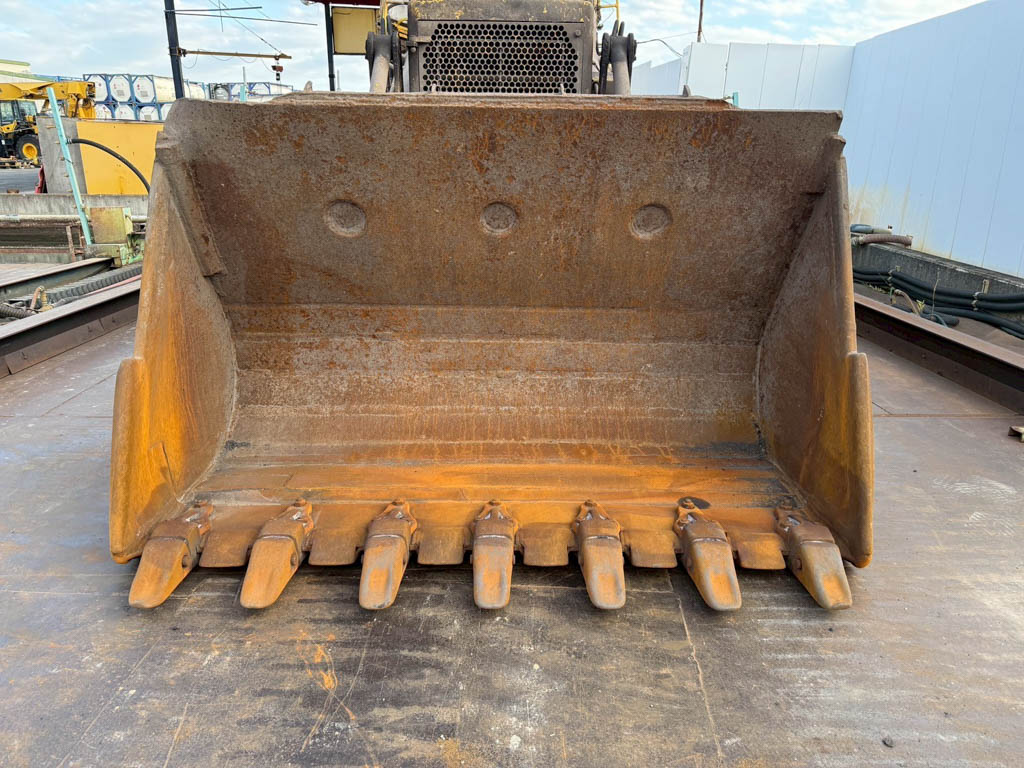 D75S-5-16696