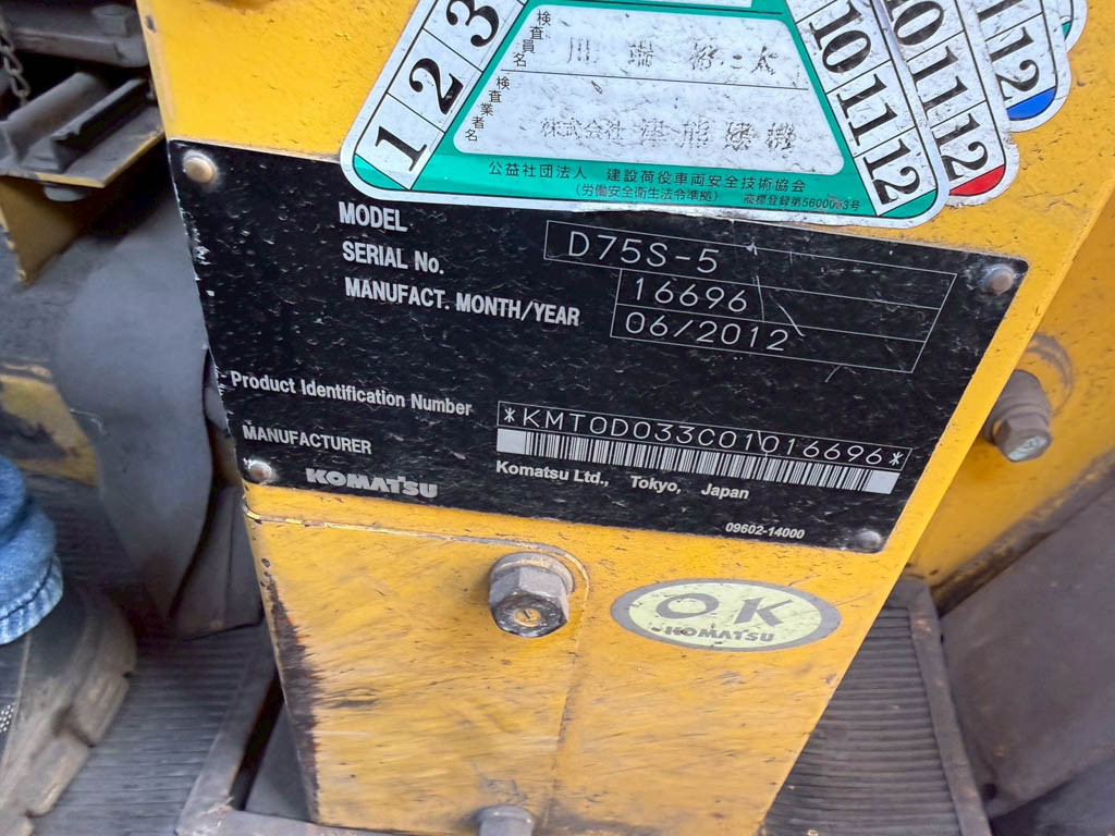 D75S-5-16696