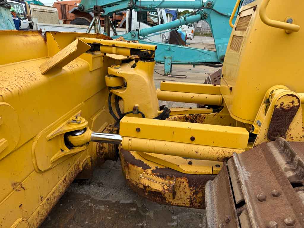 D61PX-23-32123