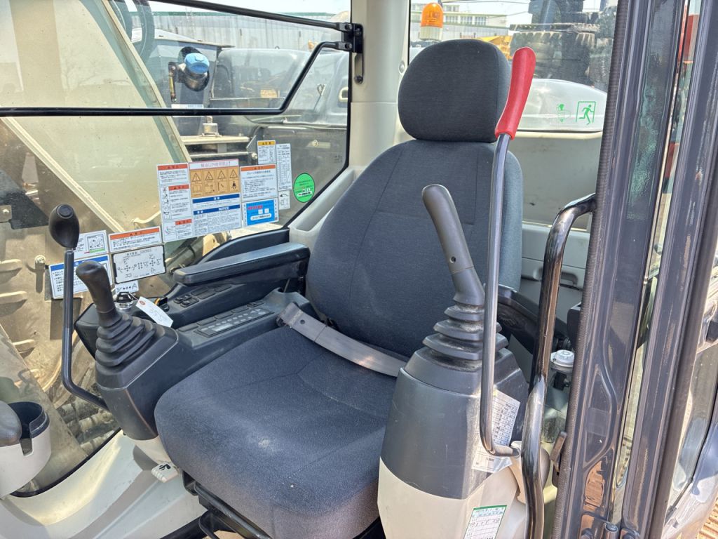 SK135SR-5-YY08-042300